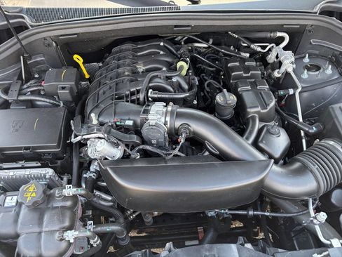 Used 2025 Dodge Durango GT AWD/4WD image 35