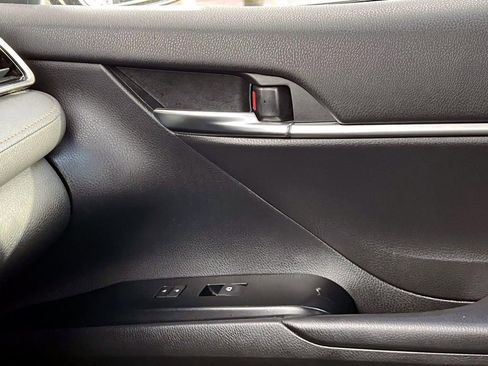 Used 2020 Toyota Camry LE image 40