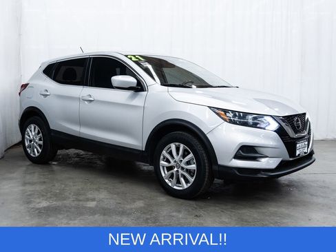 Used 2021 Nissan Rogue Sport S image 1