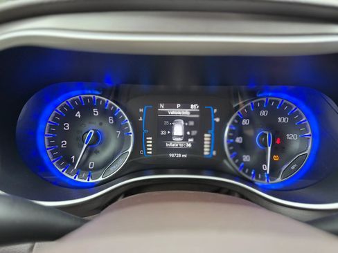 Used 2017 Chrysler Pacifica Touring w/ Tire & Wheel Group FWD image 25