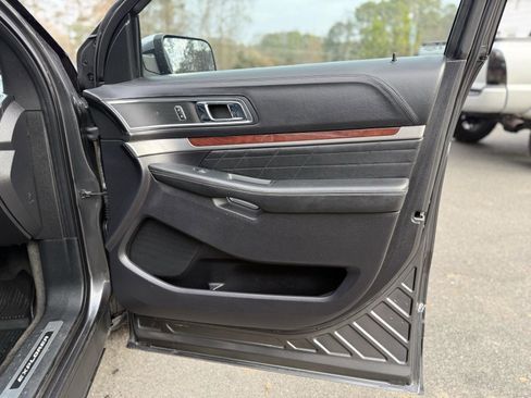 Used 2018 Ford Explorer Platinum image 24