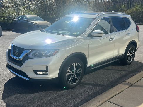 Used 2019 Nissan Rogue SV w/ Sun & Sound Touring Package image 1