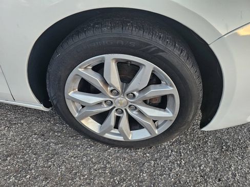 Used 2018 Chevrolet Impala LT FWD image 4