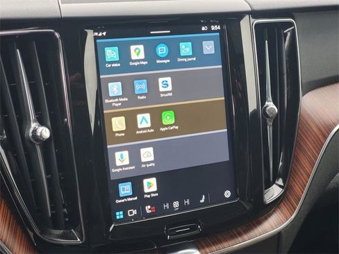 Certified 2025 Volvo XC60 B5 Plus image 22