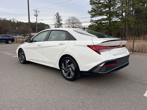 Certified 2025 Hyundai Elantra Sport w/ Cargo Package image 7