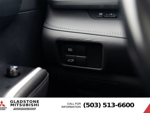 Used 2022 Toyota Highlander XLE AWD/4WD image 13