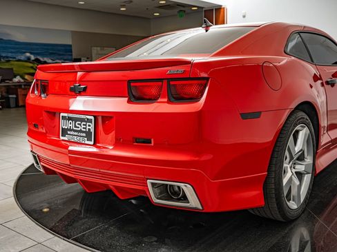 Used 2010 Chevrolet Camaro SS RWD image 15