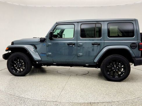 Used 2025 Jeep Wrangler Unlimited Sahara w/ Safety Group AWD/4WD image 8