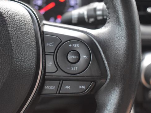 Used 2020 Toyota RAV4 XLE Premium FWD image 37