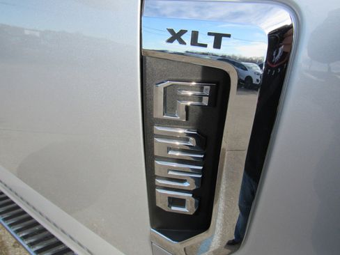 Used 2017 Ford F250 XLT w/ XLT Premium Package image 33