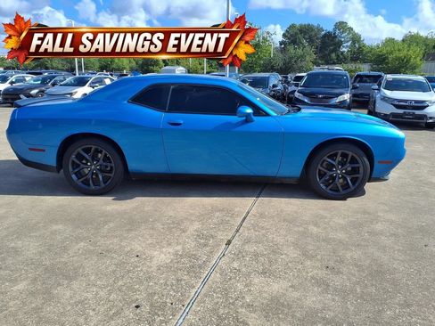 Used 2023 Dodge Challenger SXT w/ Plus Package RWD image 6