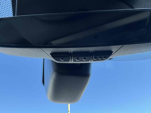 Used 2018 Land Rover Discovery HSE image 33