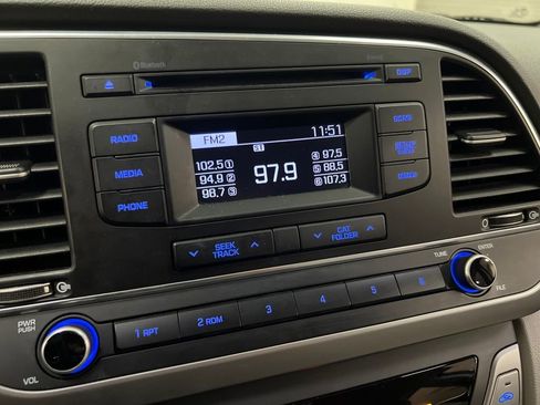 Used 2017 Hyundai Elantra SE image 22