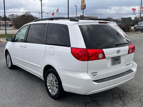 Used 2010 Toyota Sienna LE image 5