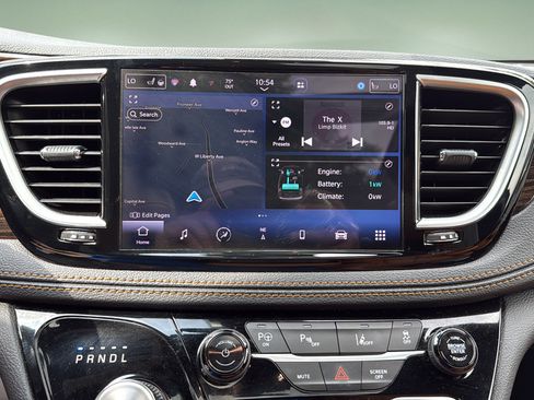 Used 2023 Chrysler Pacifica Pinnacle FWD image 28