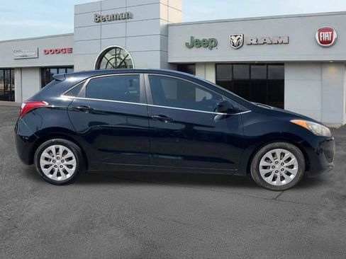 Used 2017 Hyundai Elantra GT FWD image 8