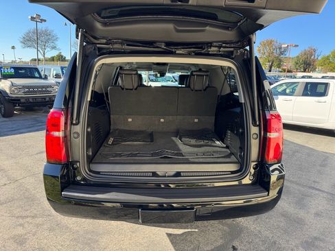 Used 2017 Chevrolet Suburban LT w/ Luxury Package image 11