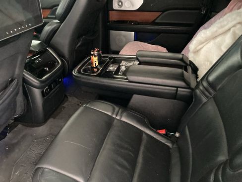 Used 2019 Lincoln Navigator Reserve image 23