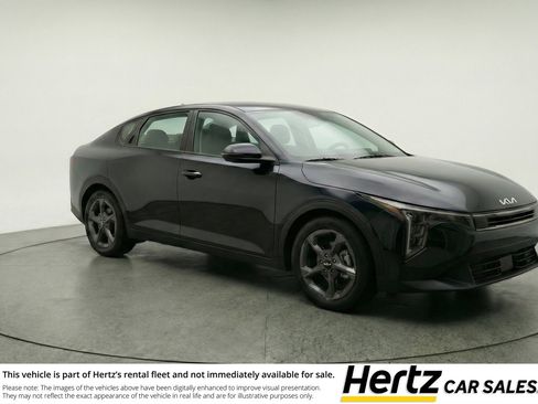 Used 2025 Kia K4 LXS image 1