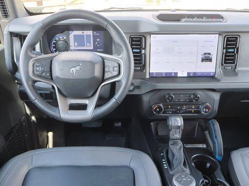 Certified 2024 Ford Bronco Black Diamond image 29