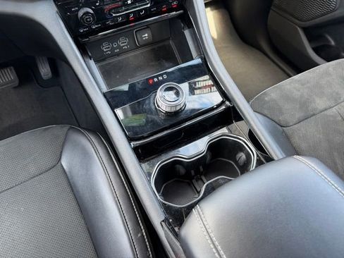 Used 2023 Jeep Grand Cherokee L Laredo image 16