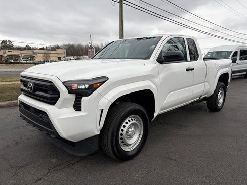 Used 2024 Toyota Tacoma SR image 2