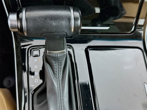 Used 2020 Kia Cadenza Limited image 17