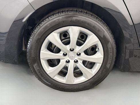 Used 2022 Toyota Corolla LE FWD image 32