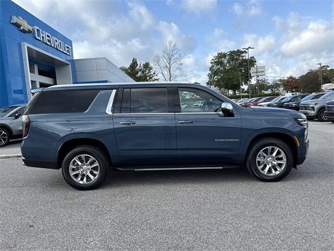 New 2026 Chevrolet Suburban Premier image 2