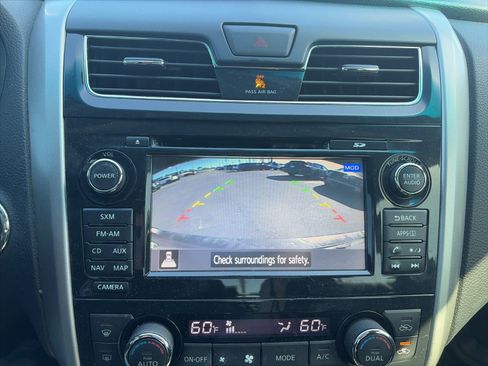 Used 2015 Nissan Altima 2.5 SV w/ Convenience Package image 16