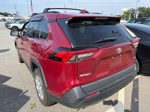Used 2021 Toyota RAV4 LE FWD image 4