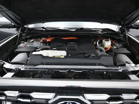 Used 2024 Toyota Tundra Platinum AWD/4WD image 37
