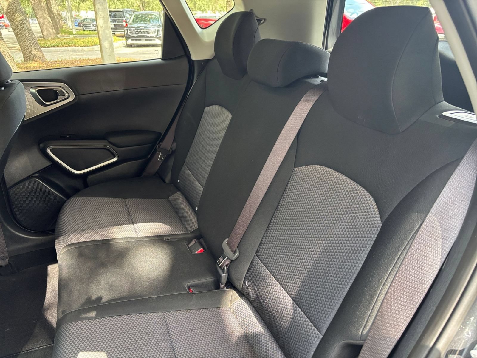 Used 2025 Kia Soul LX w/ LX Technology Package FWD image 35