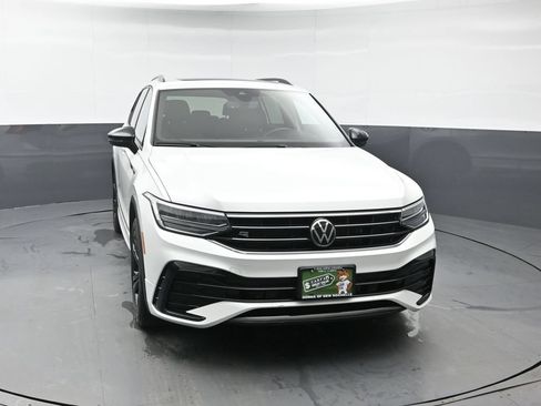 Used 2024 Volkswagen Tiguan SE R-Line FWD image 9