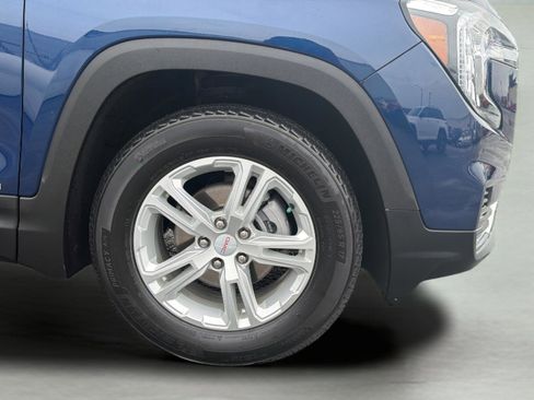 Used 2023 GMC Terrain SLE w/ Driver Convenience Package image 10
