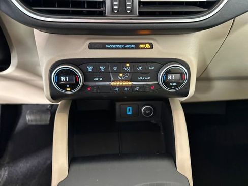 Used 2020 Ford Escape Titanium image 23