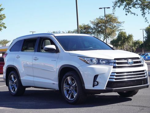 Used 2019 Toyota Highlander Limited Platinum image 4
