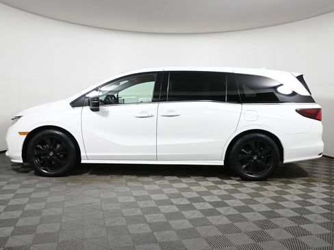Used 2023 Honda Odyssey Sport image 2