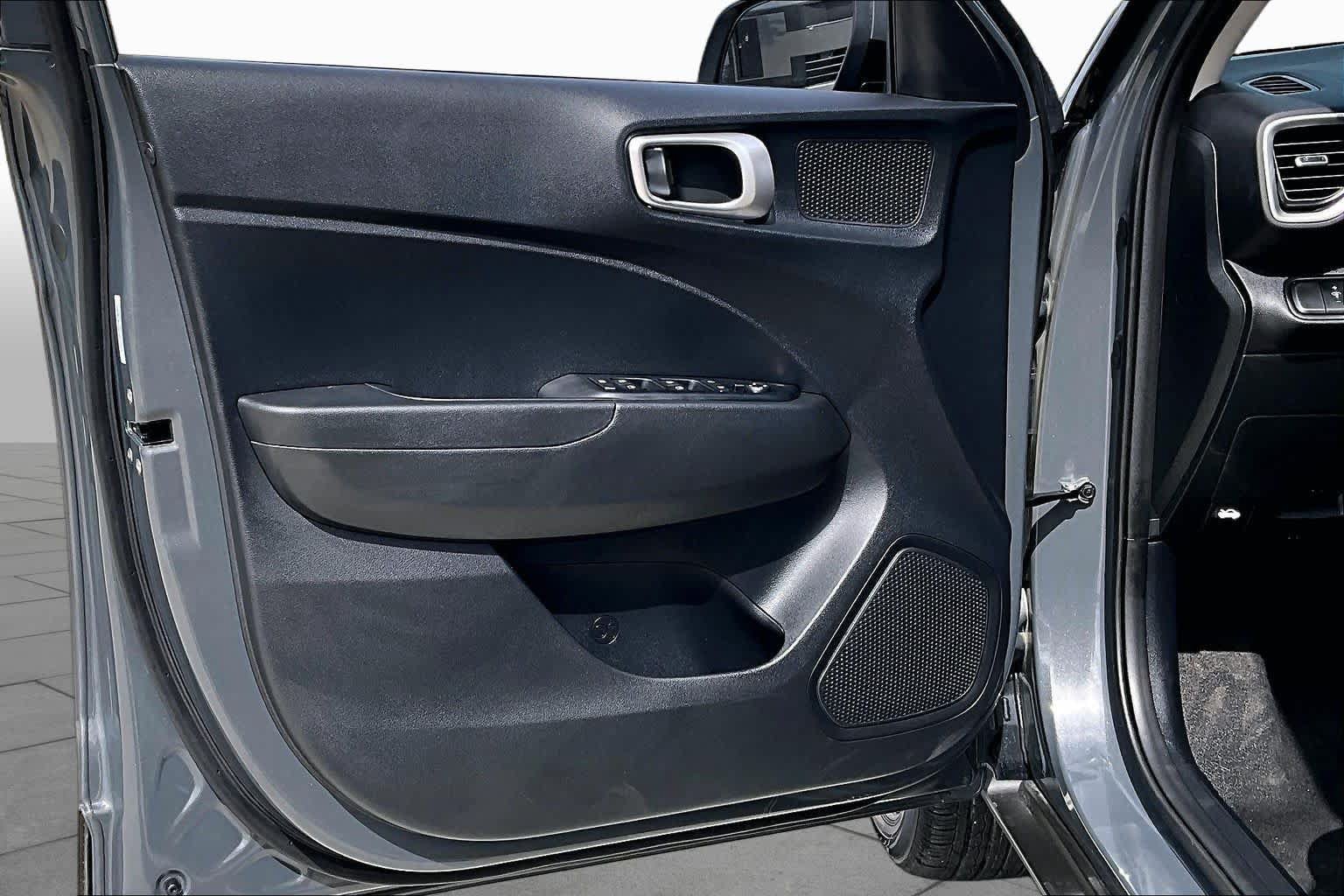 Certified 2026 Hyundai Venue SEL FWD image 22