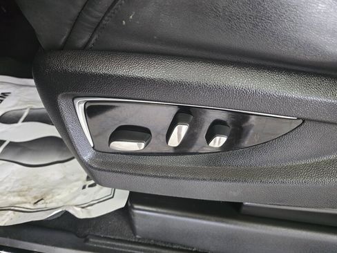 Used 2017 Cadillac Escalade ESV Premium Luxury image 25