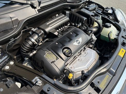 Used 2013 MINI Cooper Clubman FWD image 12