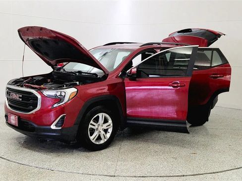 Used 2021 GMC Terrain SLE w/ Driver Convenience Package image 4