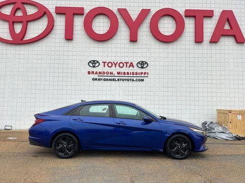 Used 2021 Hyundai Elantra SEL image 4