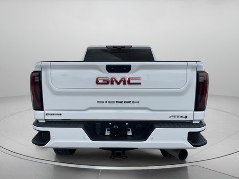 Used 2024 GMC Sierra 2500 AT4 w/ AT4 Premium Plus Package AWD/4WD image 4