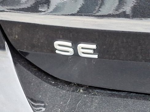 Certified 2022 Volkswagen Taos SE w/ IQ.Drive SE Package image 36