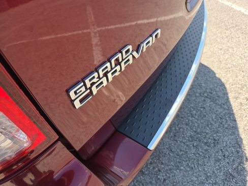 Used 2018 Dodge Grand Caravan GT FWD image 12