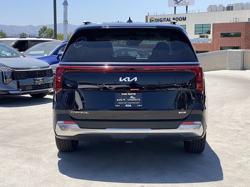 New 2026 Kia Carnival SX FWD image 5