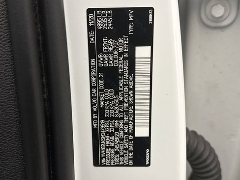 Used 2021 Volvo XC40 T5 Momentum w/ Premium Package image 25