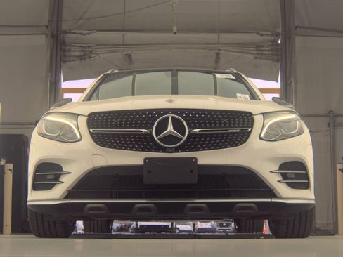 Used 2018 Mercedes-Benz GLC 43 AMG 4MATIC image 4