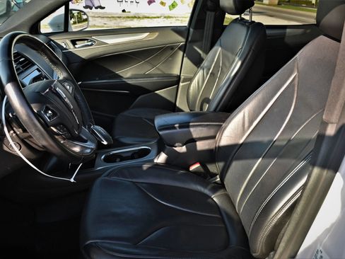 Used 2017 Lincoln MKC Reserve FWD image 13